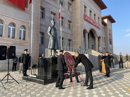 İLÇEMİZDE 10 KASIM ATATÜRK'Ü ANMA PROGRAMI KAPSAMINDA ÇELENK SUNMA TÖRENİ VE ATATÜRK’Ü ANMA PROGRAMI DÜZENLENDİ